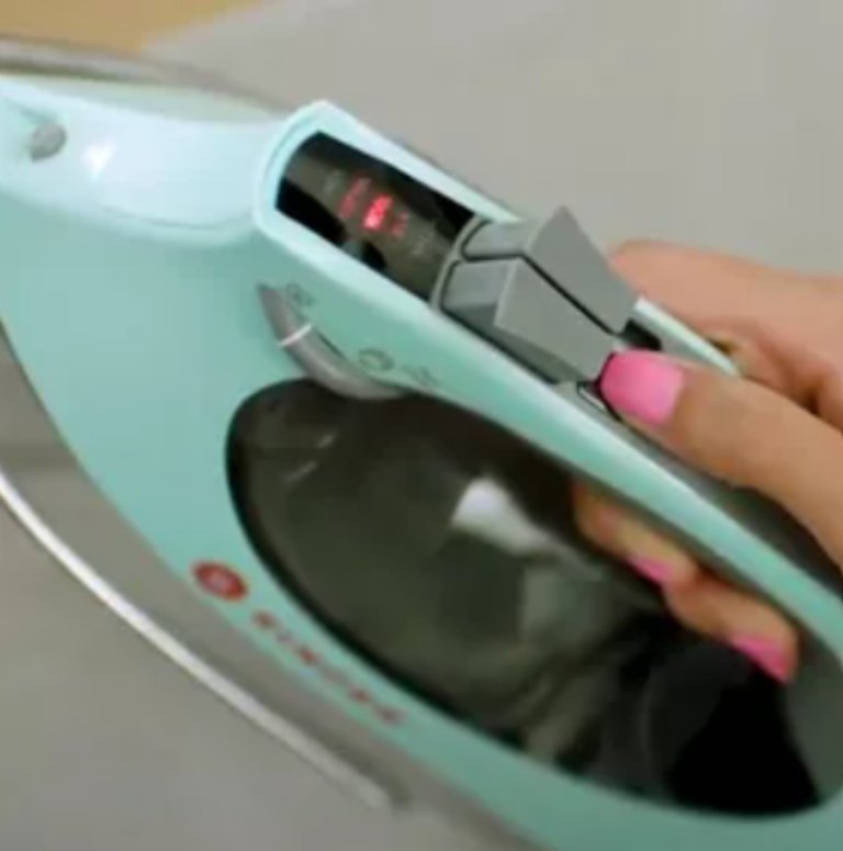 How to Iron a Shirt Like a Pro with the SINGER® SteamCraft Plus
