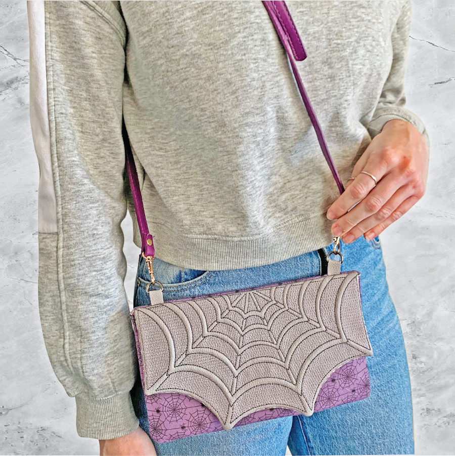 Pochette con patta a ragnatela